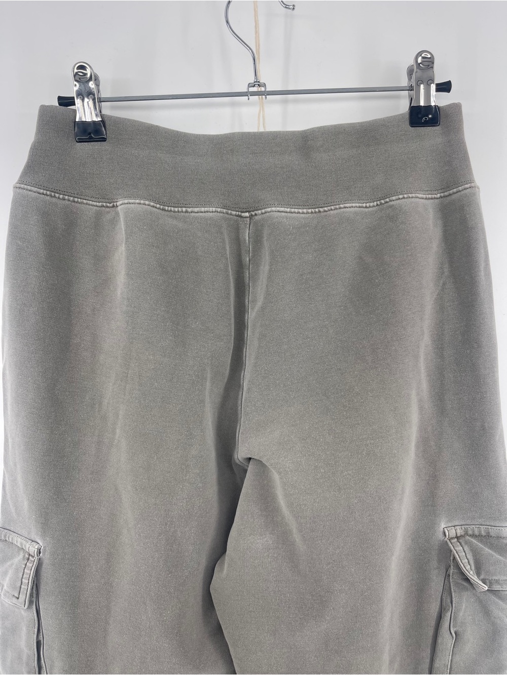 ALO Yoga Women's Cargo Joggers in  Gray - Picture 6 of 16
